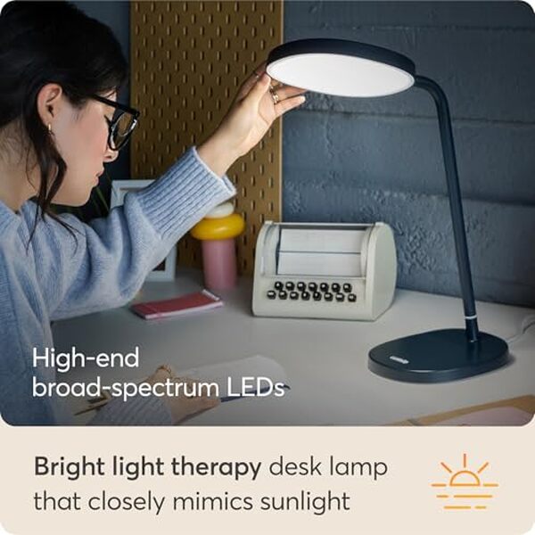 Découvrez comment la lampe de bureau à LED Lumie Task transforme votre espace de travail en optimisant votre confort et votre humeur grâce à son éclairage innovant et apaisant.